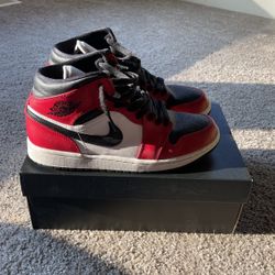 Air Jordan 1 Chicago Mid