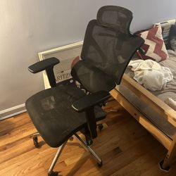 Ergonomic Office Mesh Chair 
