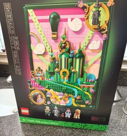 LEGO Wicked Emerald City Wall Art #75685