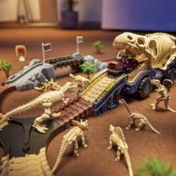 T-REX DINOSAUR FOSSIL TRACK 