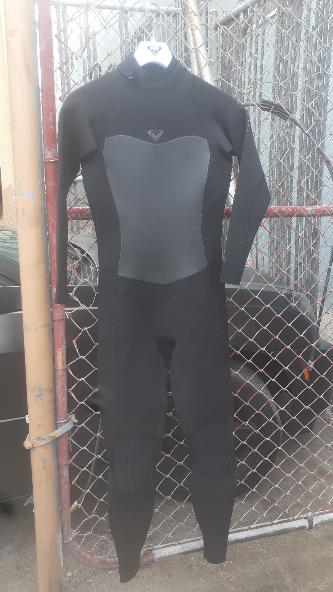 Wet suits 8T