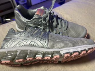 Asics sneakers size 7 NEW