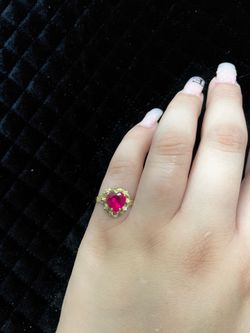 Vintage 14K Yellow Gold Heart-Shaped Ruby Ring