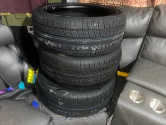 Set of 4 Car Tires 225/45 R17