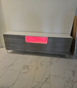 TVSTAND