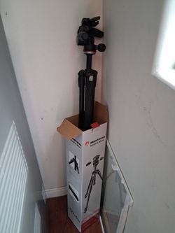 MANFROTTO  TRIPOD