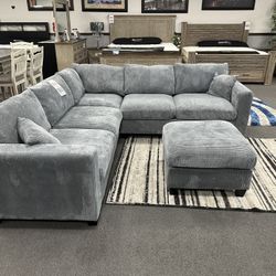 Gray Sofa Sectional w/ Free Ottoman 