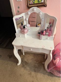 kids vanity with lights