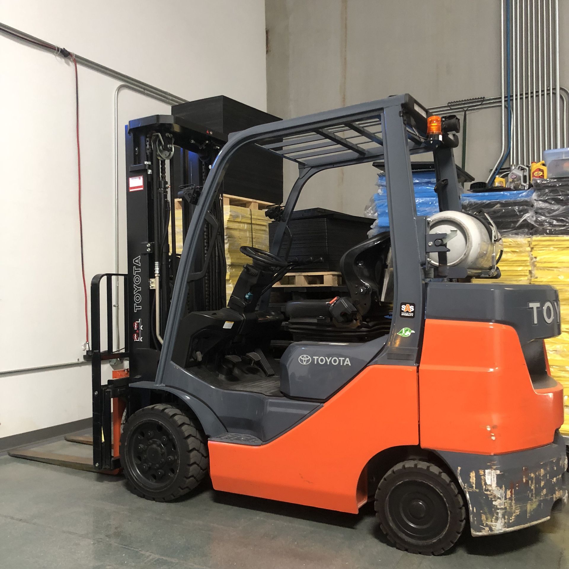 Like brand new Toyota forklift only 250 hours of use🛞 everything work perfectly👍🏻