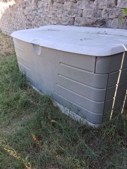 5 piece Large premium rubber maid yard storage bins