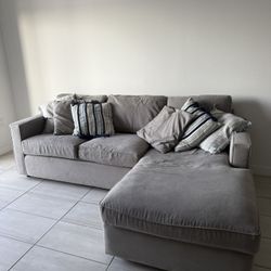 Seude couch Plus Pillows 