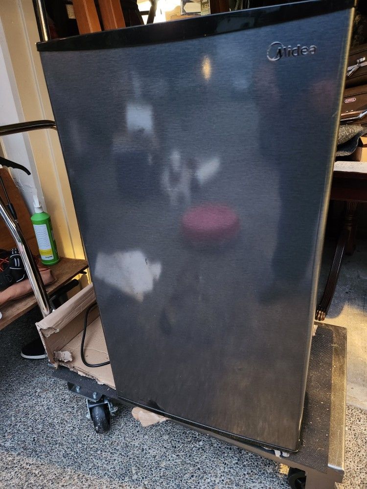 Midea Fridge With Freezer