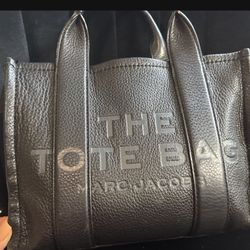 Black leather MARC JACOBS Tote Bag (size in pics)