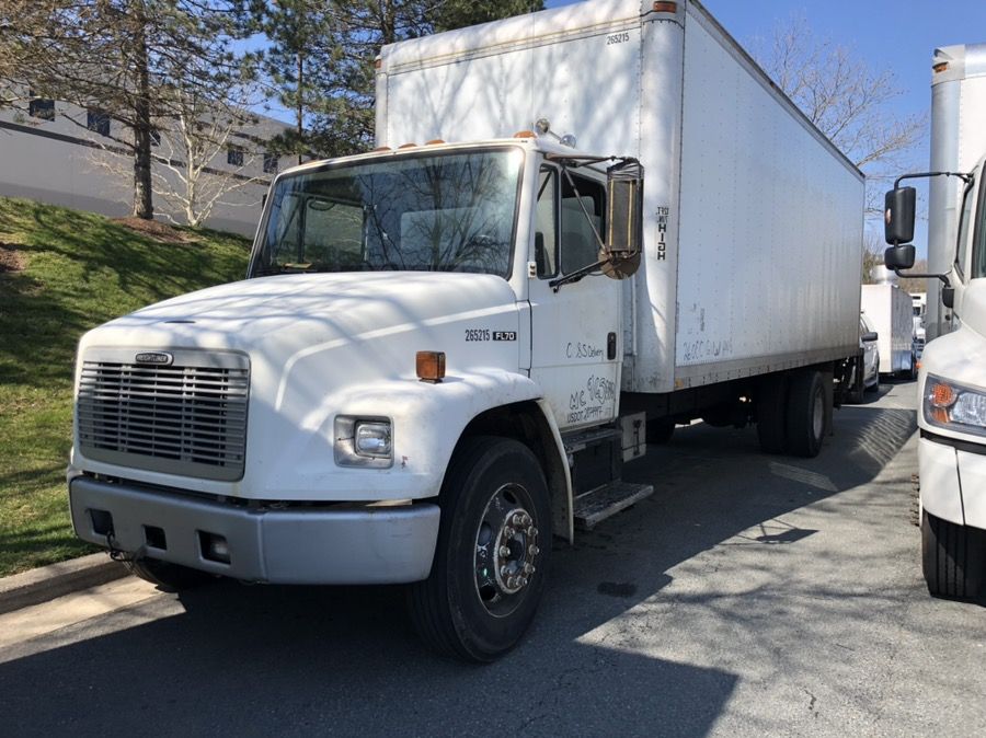 Freightliner box truck 26ft