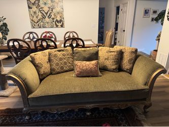 Sofa with 2 chairs and pillows