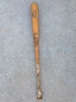 Louisville Slugger 33 in Ash Baseball Bat, Cracked