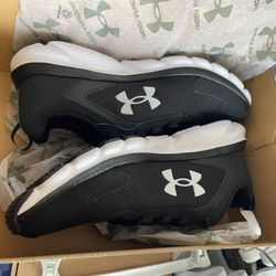 Under Armor  Brand New Shoes Size 9.5 