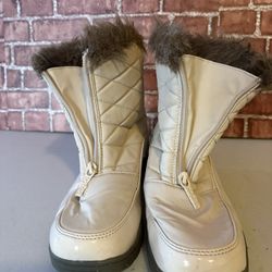 TOTES LADIES BOOTS Zip Front size 8 - Made By Totes (1E)