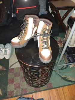 Sun + Stone Sz 8 High heel Boots 