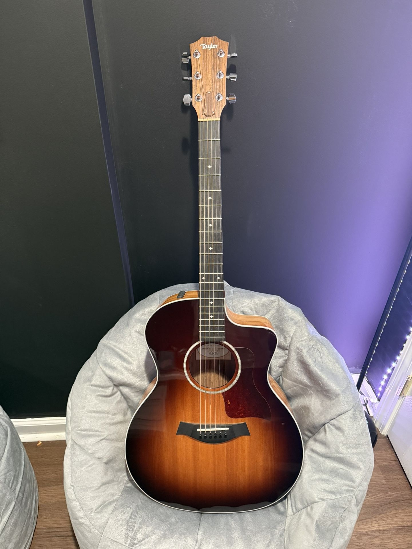 Taylor 214CE SB Deluxe Acoustic/Electric Guitar