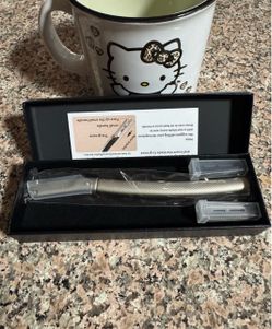 REUSABLE METAL EYEBROW RAZOR $20 Each Or 2 X $30 50 pieces available