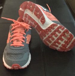 Nike AeroPly- Gray & Coral -Size 7!