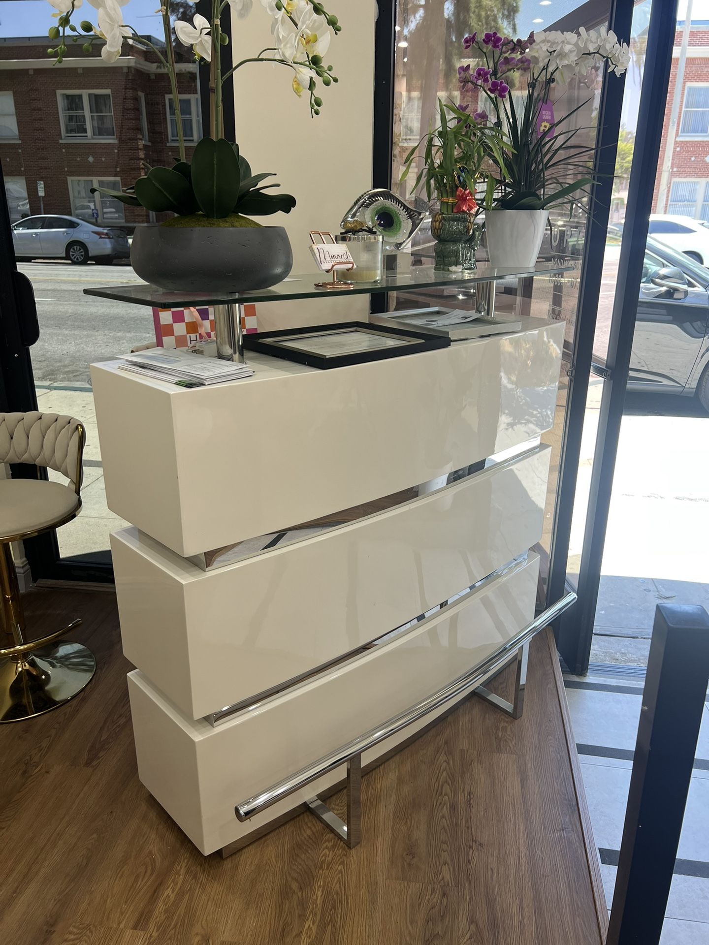 Administrator Table For Nail Salon