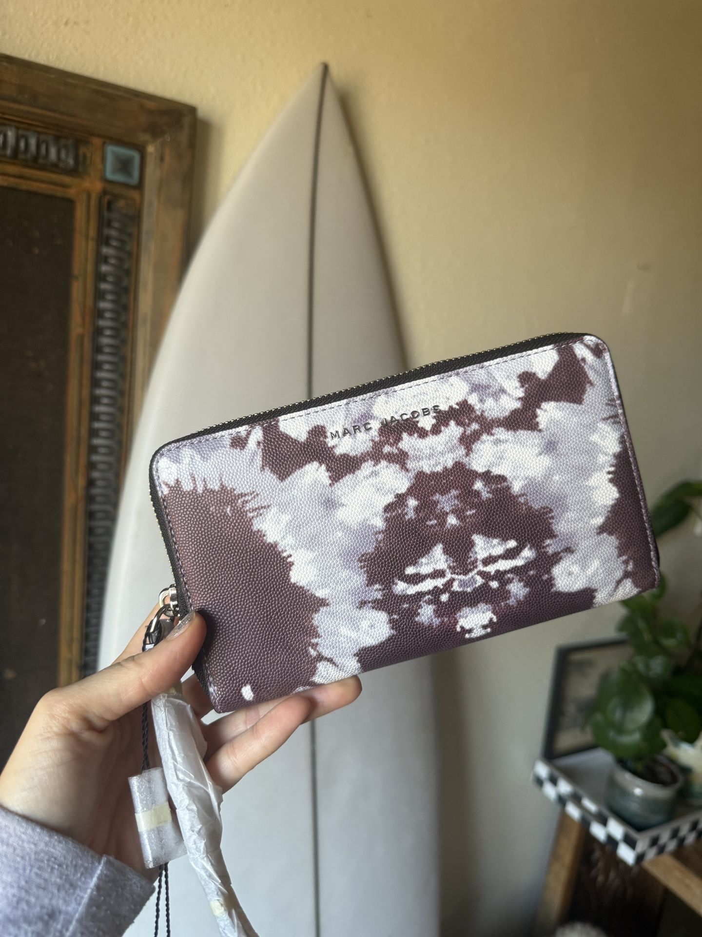 New Marc Jacobs purple and White Wristlet wallet leather lavender multicolor