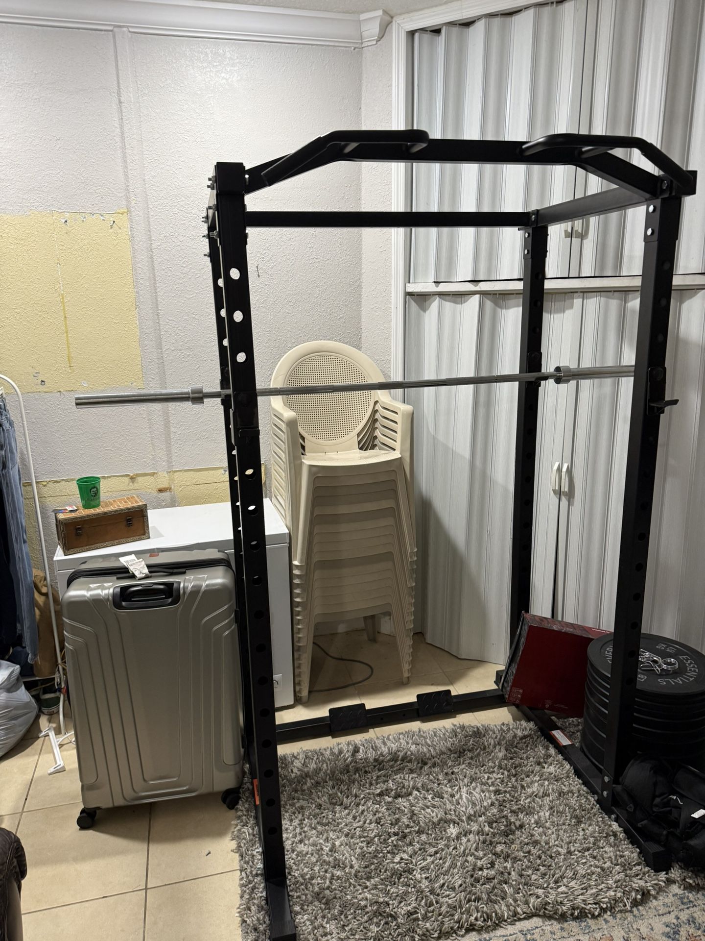 Squat Rack Barbell Weight Plates Dumbbells Pull-up Bar