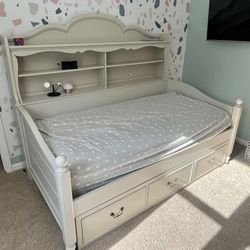 Legacy Classic Daybed with Hutch & Matching Dressing Chest