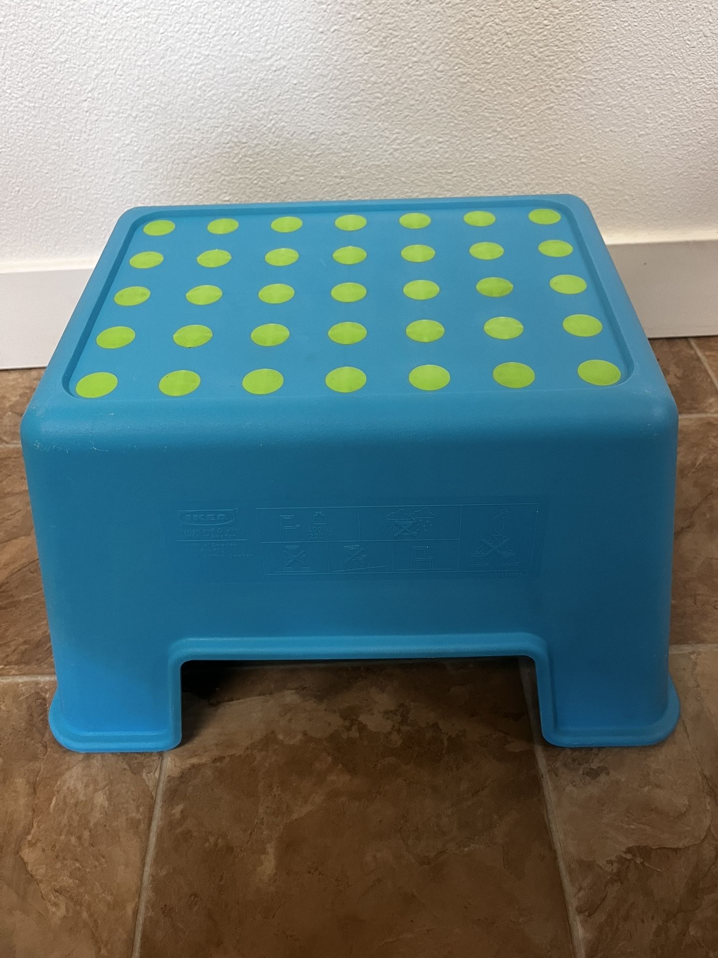 Nice And Clean Blue IKEA BOLMEN Step stool. 220 Lb Capacity