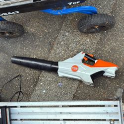 STIHL Leaf Blower Electric W/ 2 Batteries + Charger