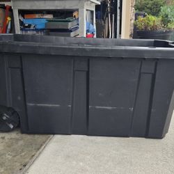 45 Gallon Husky Latch And Stack Rolling Tote