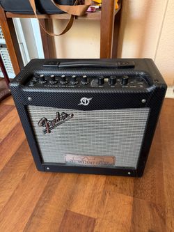 Fender Mustang I 70W Guitar Amp Black | Type: PR 824