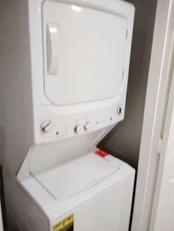 Stackable washer and dryer great for apartment