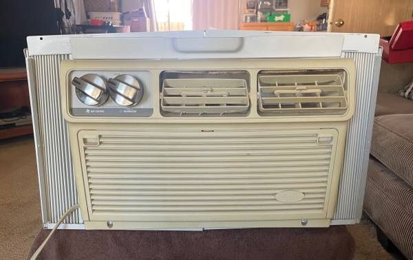 Whirlpool 5000 BTU Window Air Conditioner M# ACM052XH1