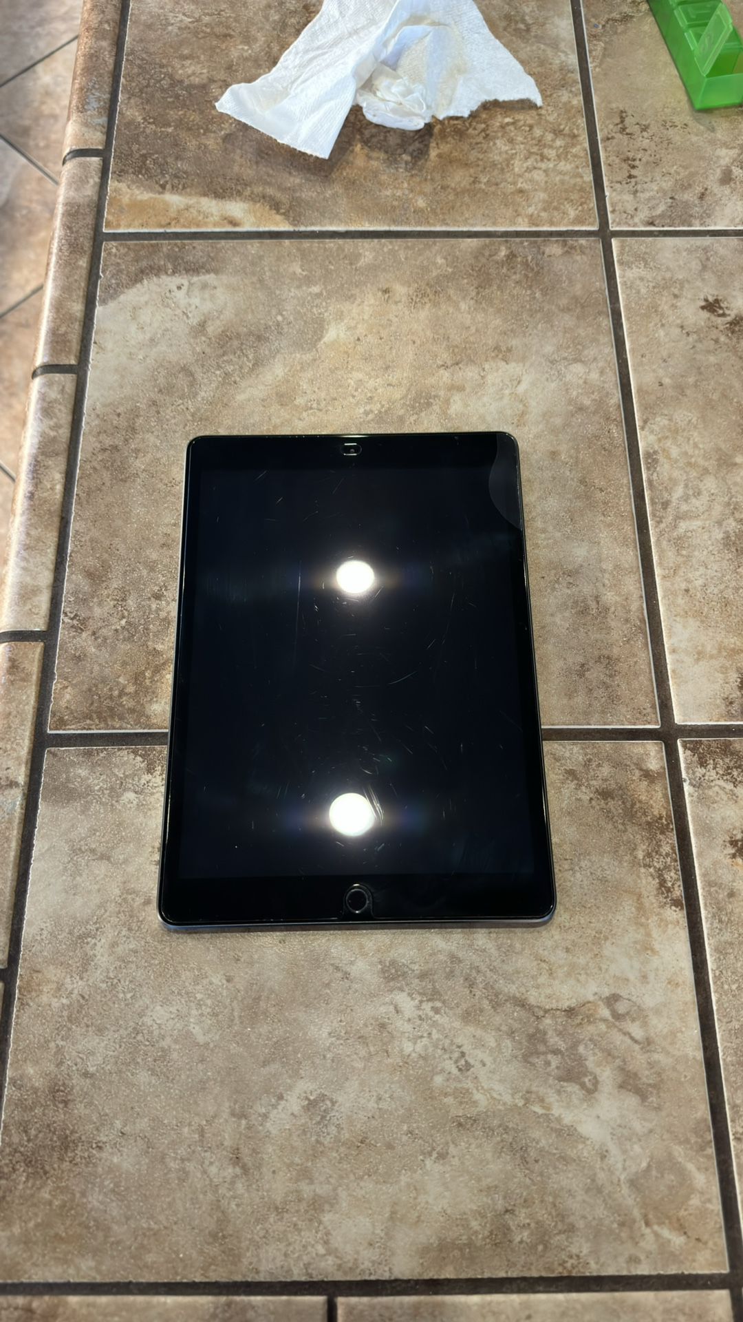 iPad  7 Generation Dark Gray  150$