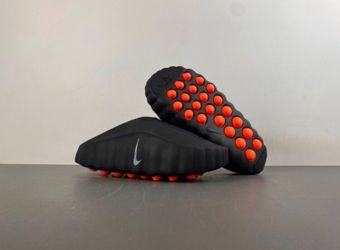 Brand New pair of Nike mind slides