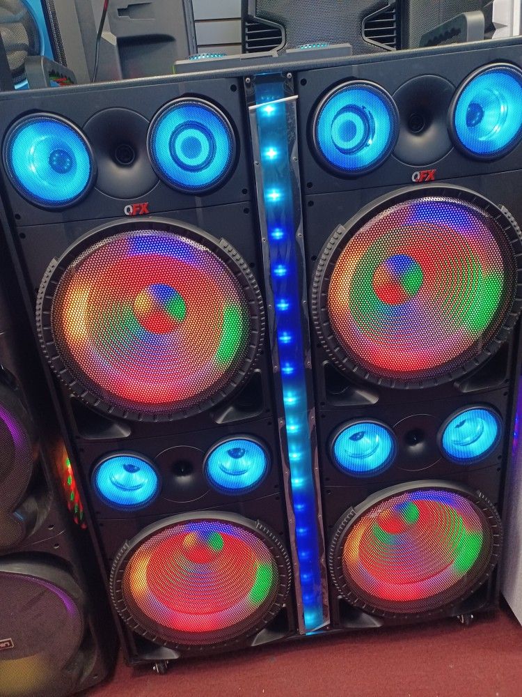 4 15" Woofers.  Loud Kareoke Bluetooth Party Speaker.  20000 Watts . Free 🎤 Included.  Brand New 