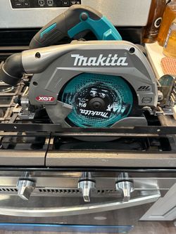 Makita xgt 9 1/4 saw with compatible guide rail