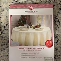 Huntington Home Tablecloth 70 in round Water Repellent Jacquard