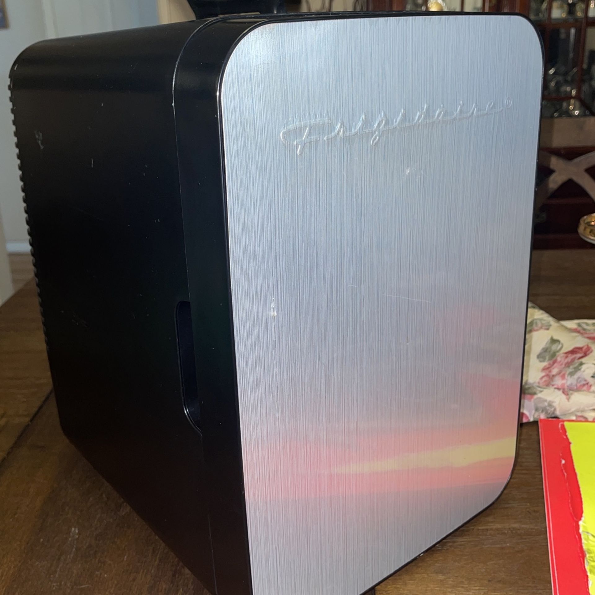 Frigidaire Retro 10L 15Can Mini Fridge Model EFMIS183SS for Sale in