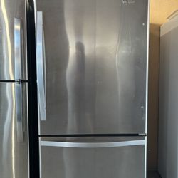 Like New Whirlpool Refrigerator – Clean & Working Perfectly