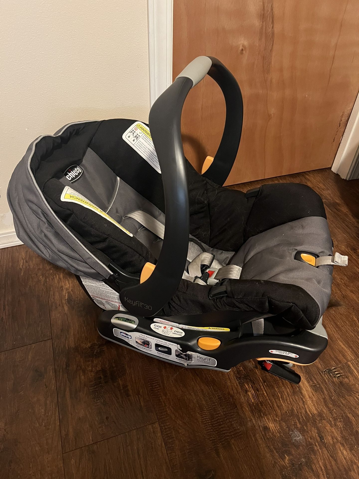 Graco Keyfit 30 w/ Two Bases