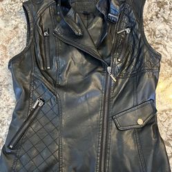 Small Chelsea & Violet Women’s Black Biker Faux Leather Vest Rock Winter Fall   BBK