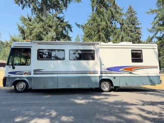 2001 33’ Winnebago Brave Class A Motorhome With Super Slide Out!