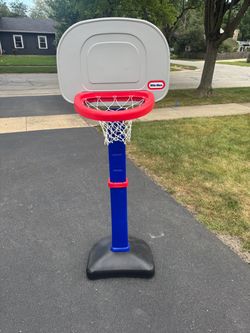 Little tiles toy basketball net