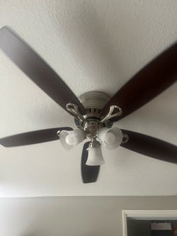 52” Hunter Oakhurst ceiling fan with remote