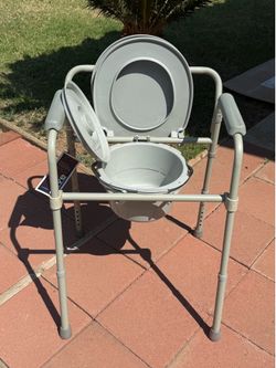 💥TODAY ONLY!!💥 NEW!!  Drive Medical Folding Commode Chair (Read Description)