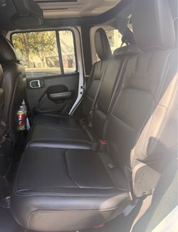 Wrangler jlu rubicon rear seat